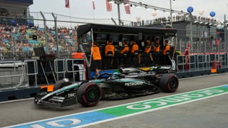 Russell hace magia en Singapur y Verstappen mete en un jaleo a los McLaren