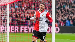 El deseado Santiago Giménez, dos goles más caro... y más lejos del Sevilla: "No sé qué pasará"