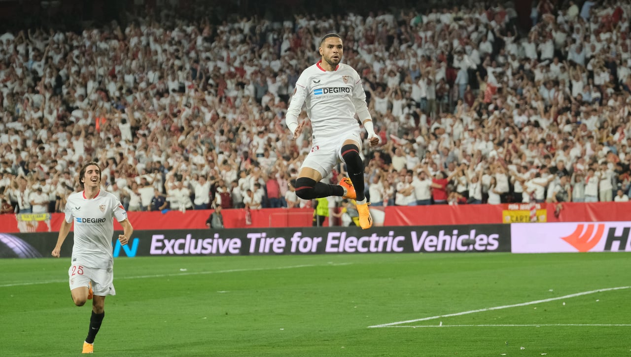 El vuelo sin motor ni casi gasolina de un talismán en blanco y rojo