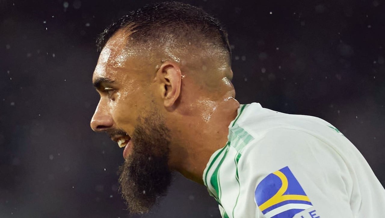 Borja Iglesias explica el controvertido video de su saludo a la afición tras el Granada - Betis