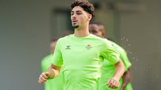 Cinco bajas, una de última hora, y una novedad en el Betis para Las Palmas