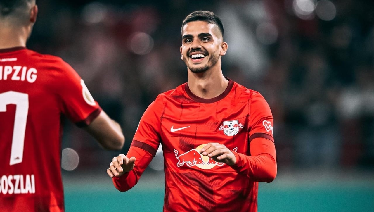 Responde a Florentino, acalla los "rumores" y recuerda sus goles con el Sevilla, donde acabó peleado con Caparrós