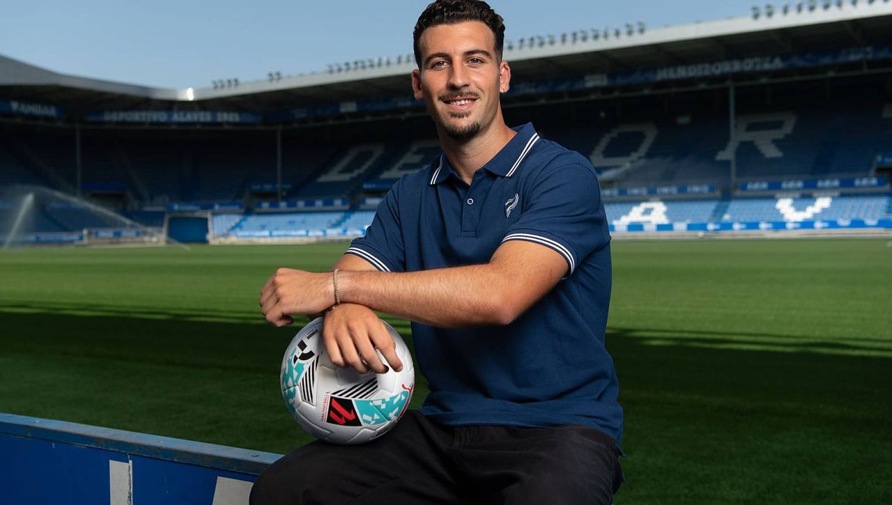 El Alavés lo firma hasta 2029