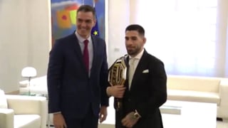 Topuria 'noquea' a Pedro Sánchez y se gana el DNI español