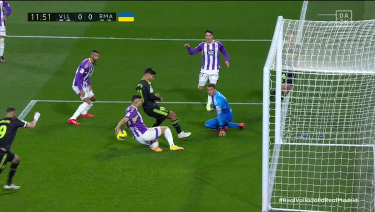 Lio en el Valladolid - Real Madrid con el VAR y el árbitro por una mano de Javi Sánchez
