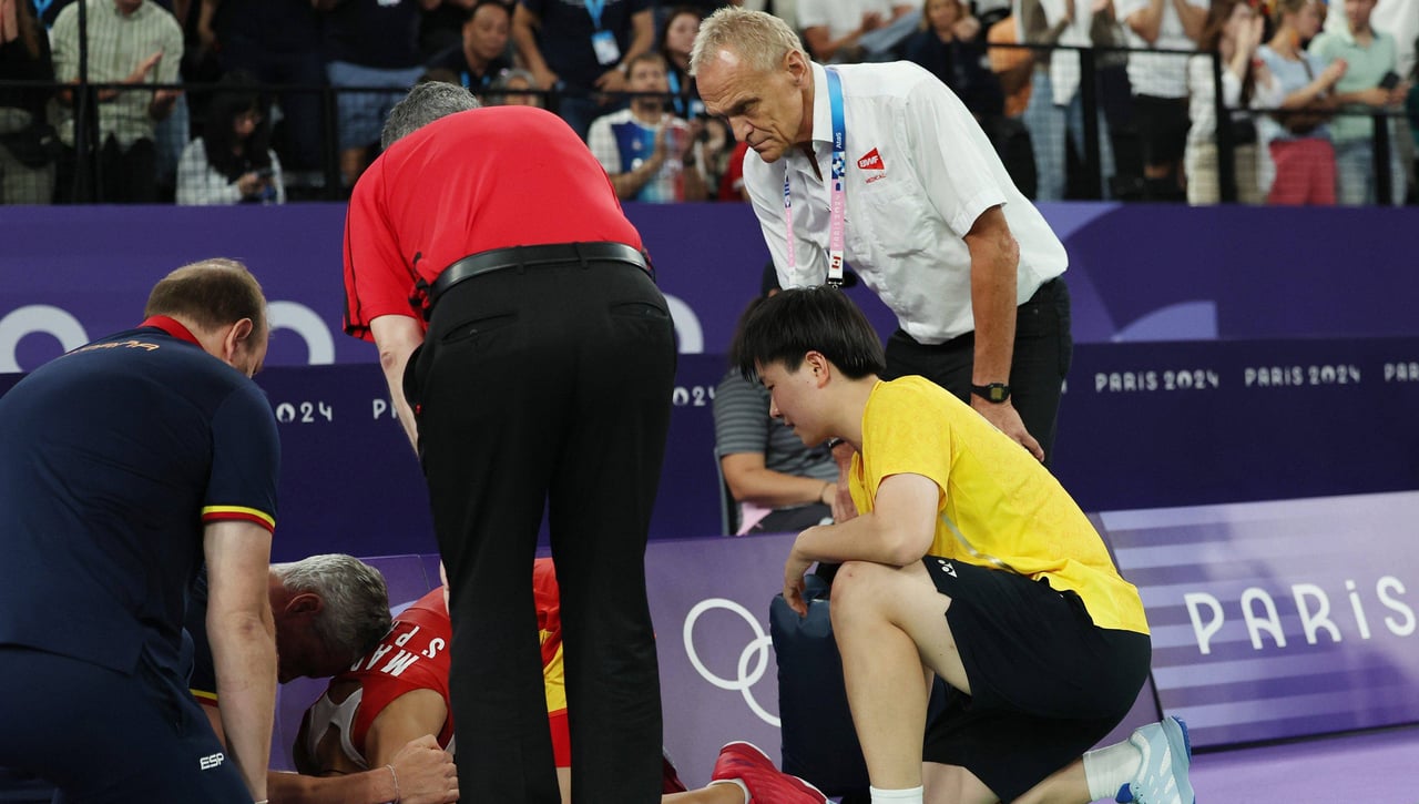 Carolina Marín, en el podio y con una lesión peor de lo que se pensaba