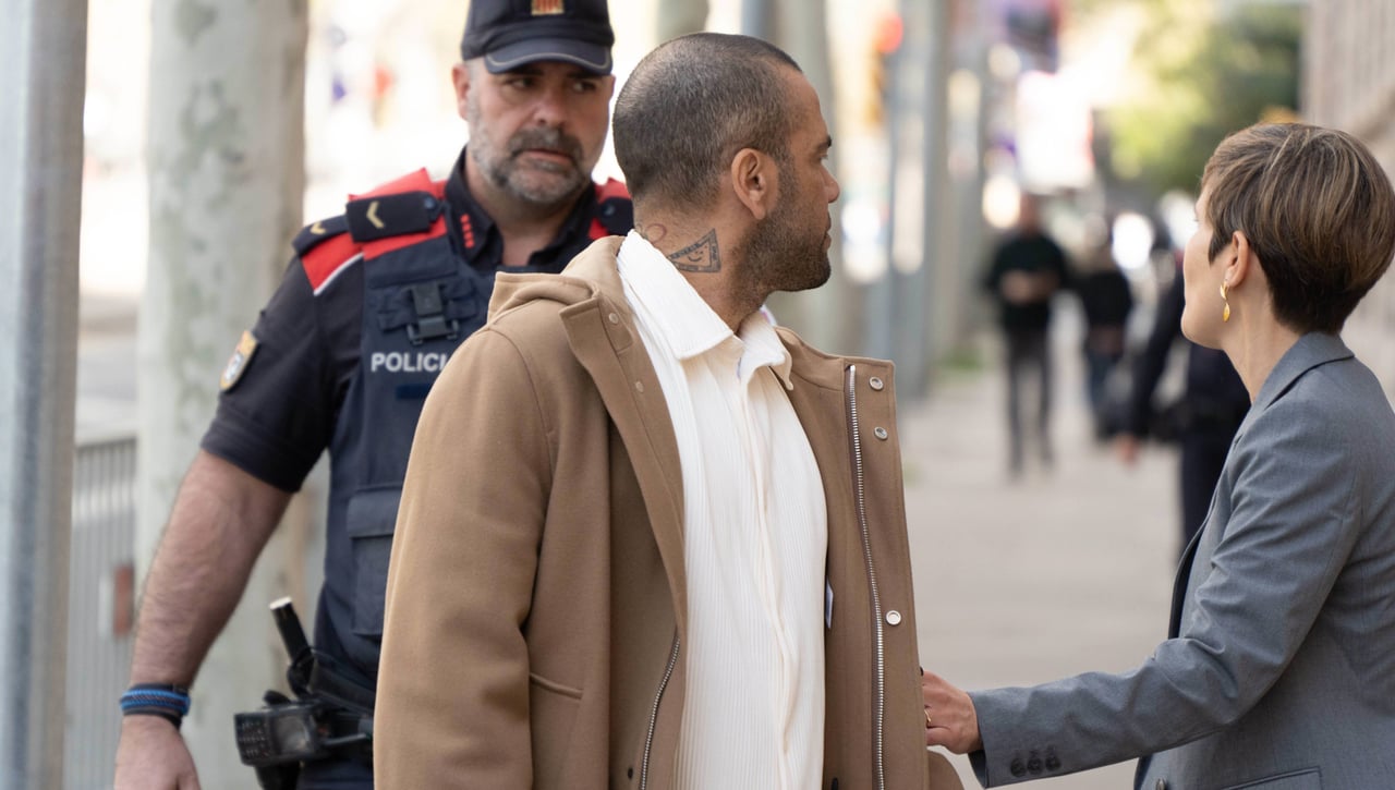 Dani Alves se va de fiesta