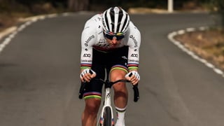 Tadej Pogacar no entiende de pretemporadas y ya tiene su primer récord del curso