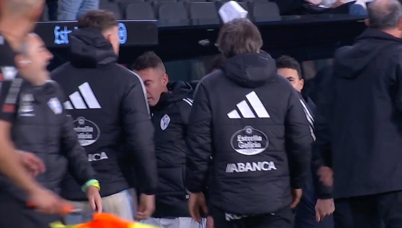 Las imágenes de Aspas tirando el monitor del VAR y lo que dice el acta de Hernández Hernández