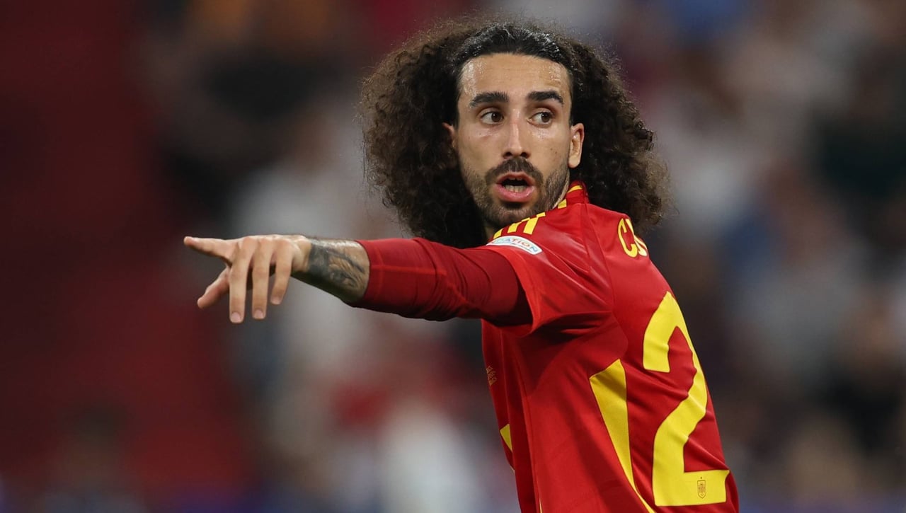 Tremenda lluvia de 'dardos' de Cucurella