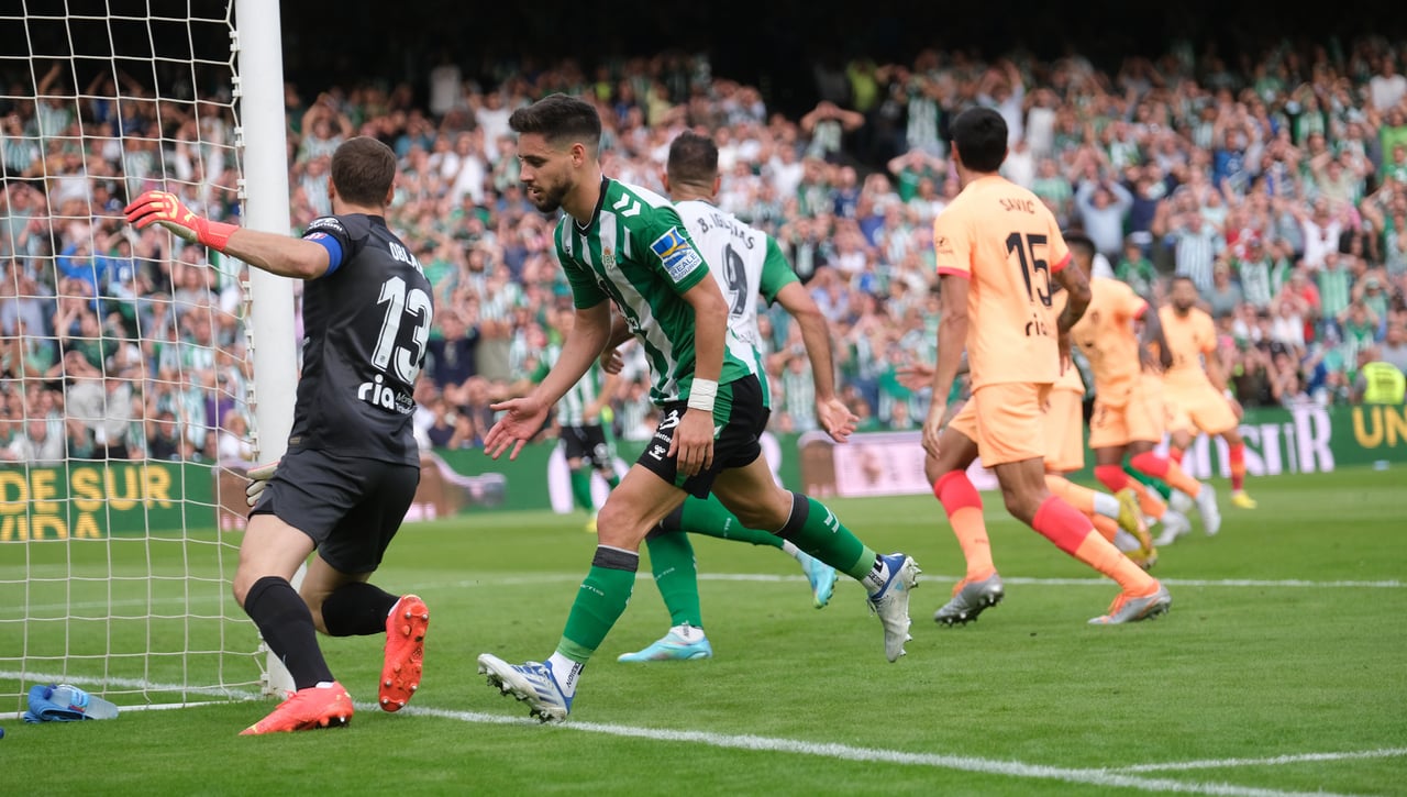 Alex Moreno, "cabreado", mira lo bueno del Betis