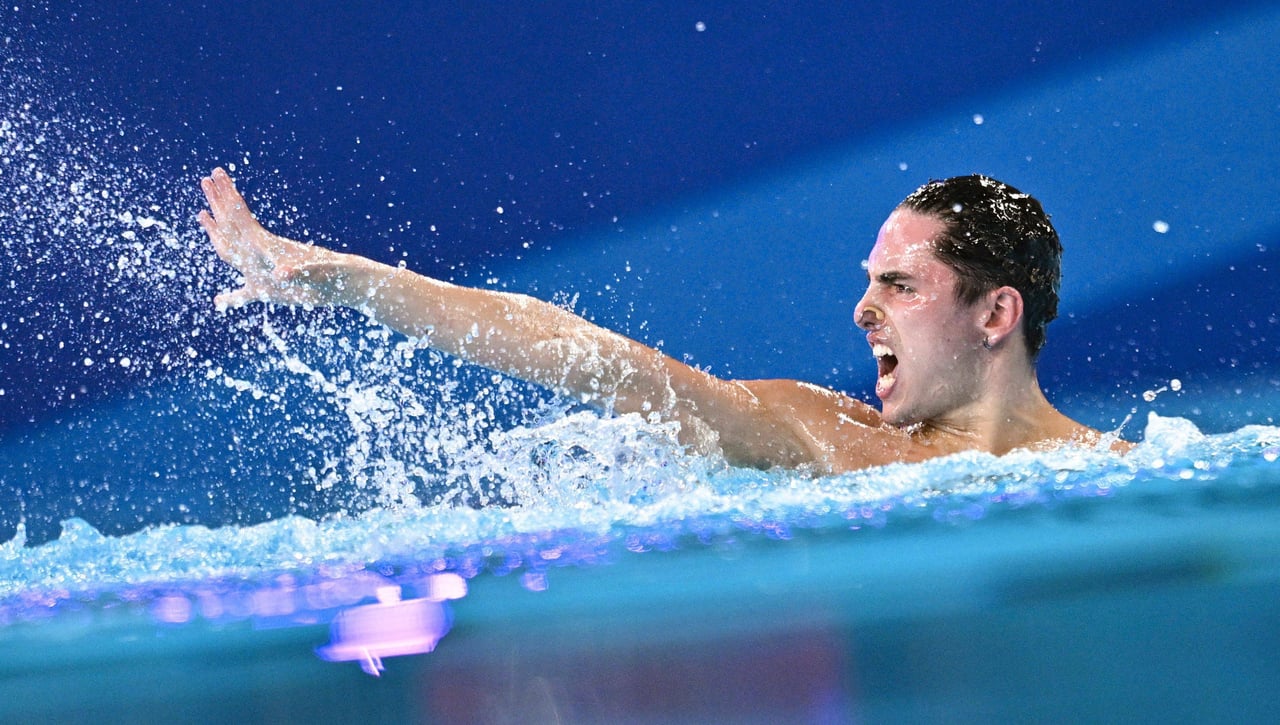 Dennis González, estrella de la natación artística española, denuncia ataques homófobos