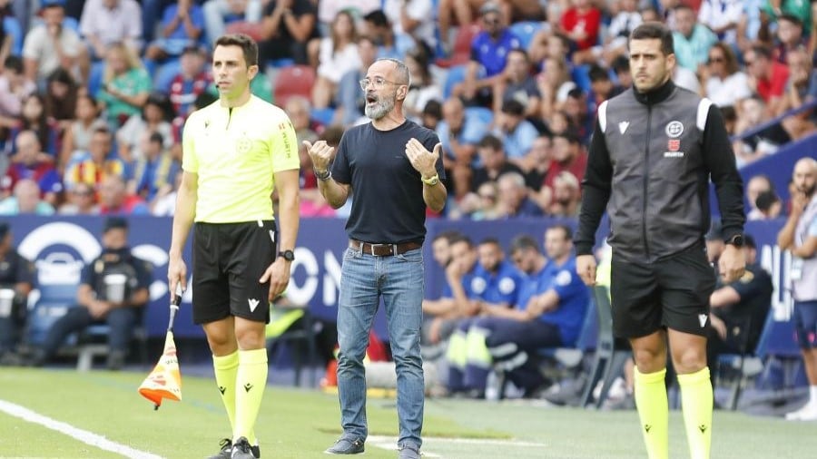 La genialidad de Cervera para hablar de la mala actuación del árbitro