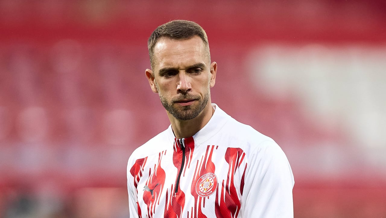 Golpe sobre la mesa de Pau López