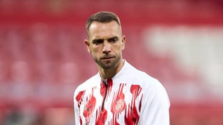 Golpe sobre la mesa de Pau López