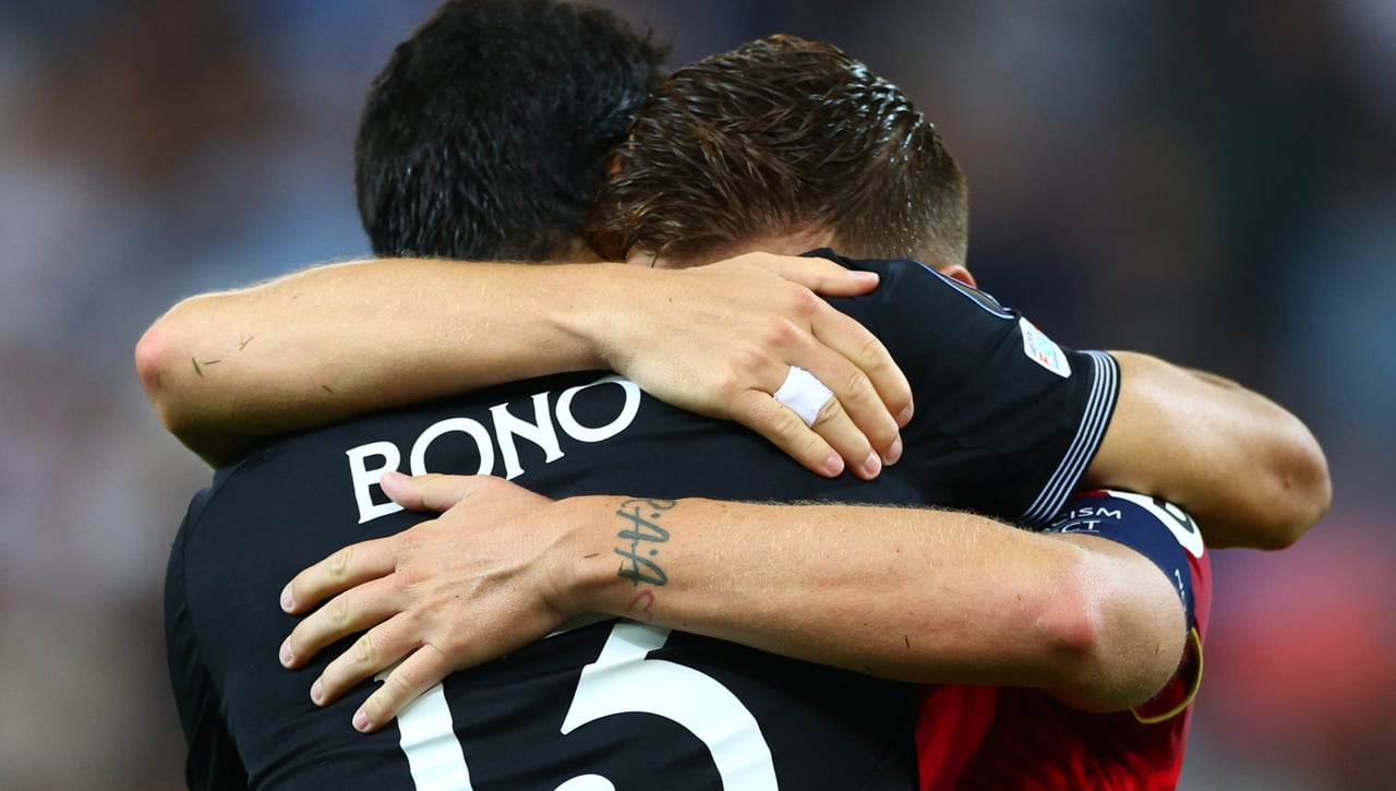 Rakitic se despide de Bono y presume de Sevilla: "Habríamos quemado el estadio"   