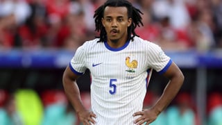 Koundé se coloca por encima de Mbappé