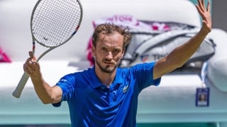 Medvedev lo vuelve a hacer quince meses después