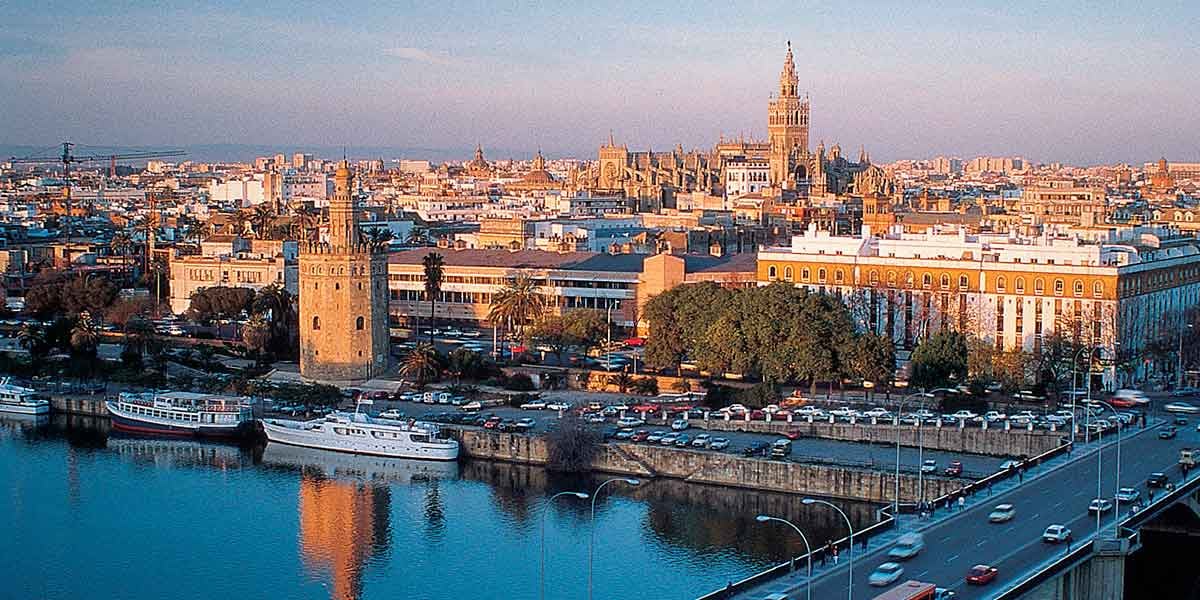 Ofrecen trabajos en Sevilla por 1.800 euros sin experiencia