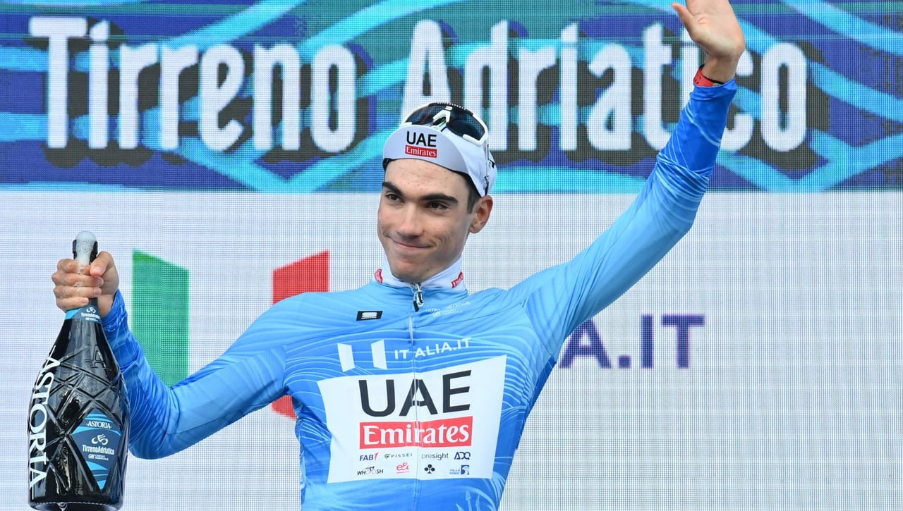 Juan Ayuso destroza a Jonas Vingegaard