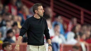 Luis García 'choca' contra un jugador de su equipo