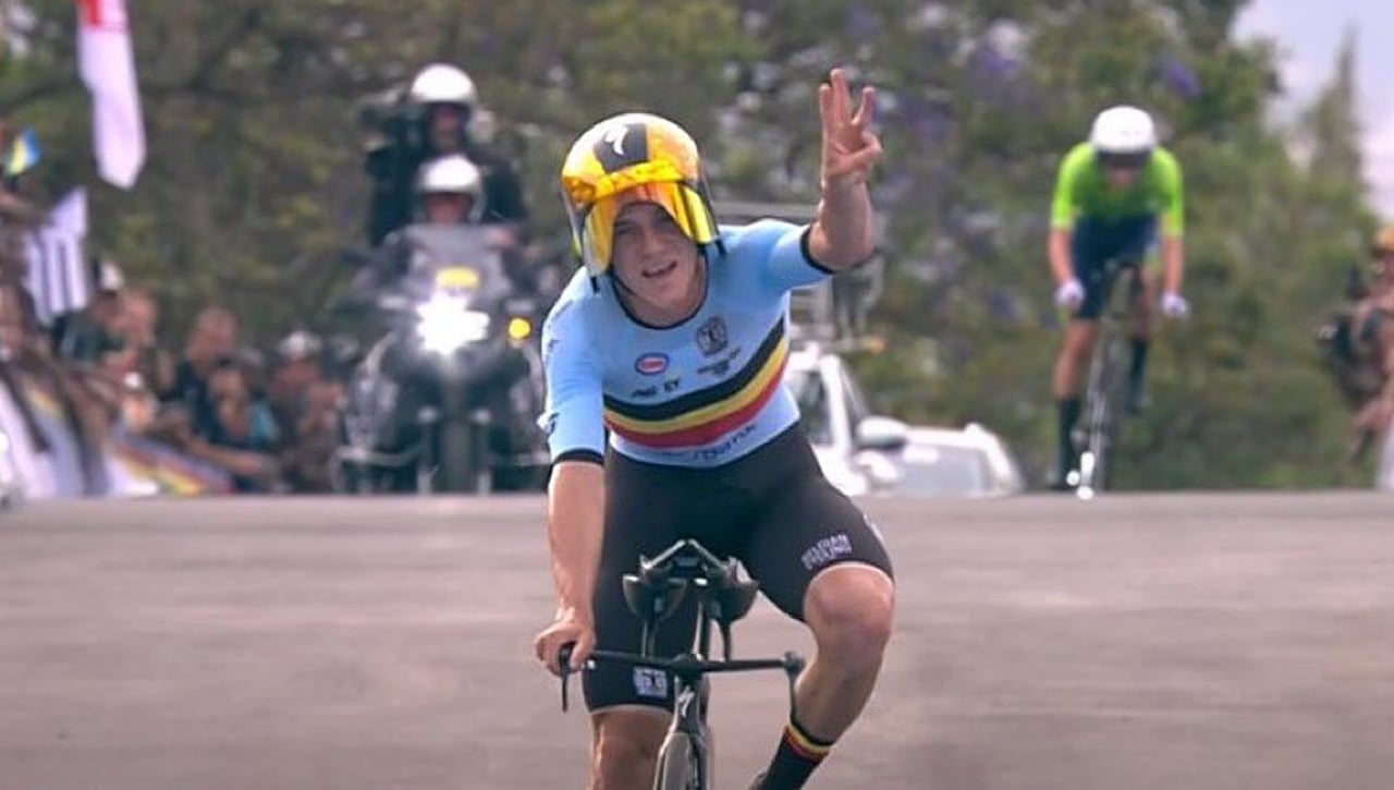 Evenepoel la lía y se lleva por delante a Pogacar