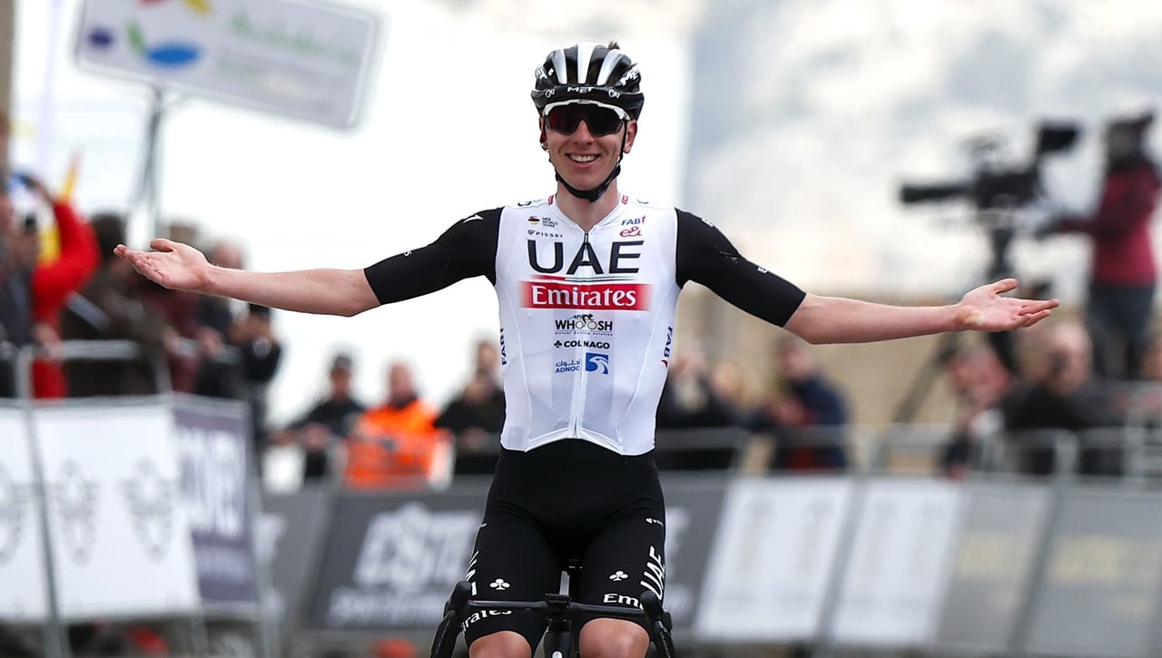 Pogacar dinamita la ronda andaluza con otra exhibición en Jaén