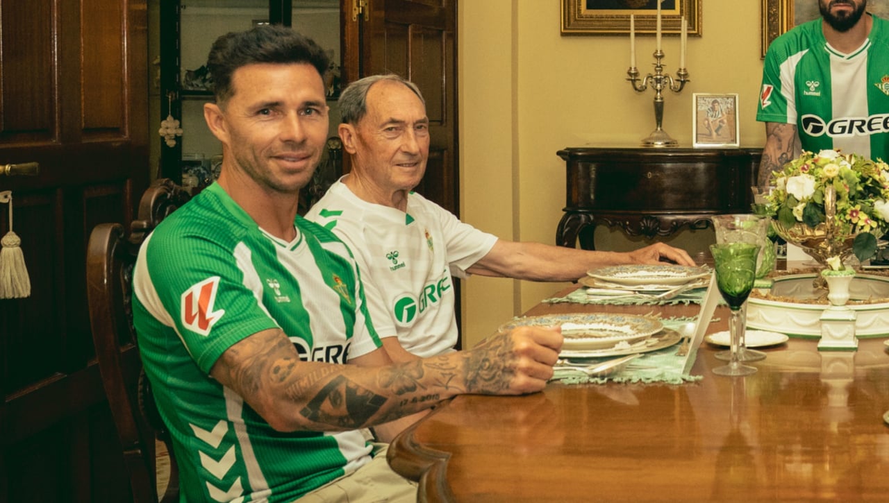 Ya no es el escudo, ni siquiera las calzonas negras: la nueva polémica de Hummel