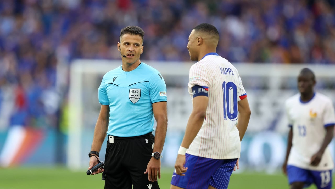 El veterano árbitro Gil Manzano comunica su adiós al arbitraje en la Eurocopa