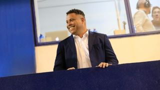 Ronaldo Nazario se planta ante un nuevo cambio de escudo en el Valladolid