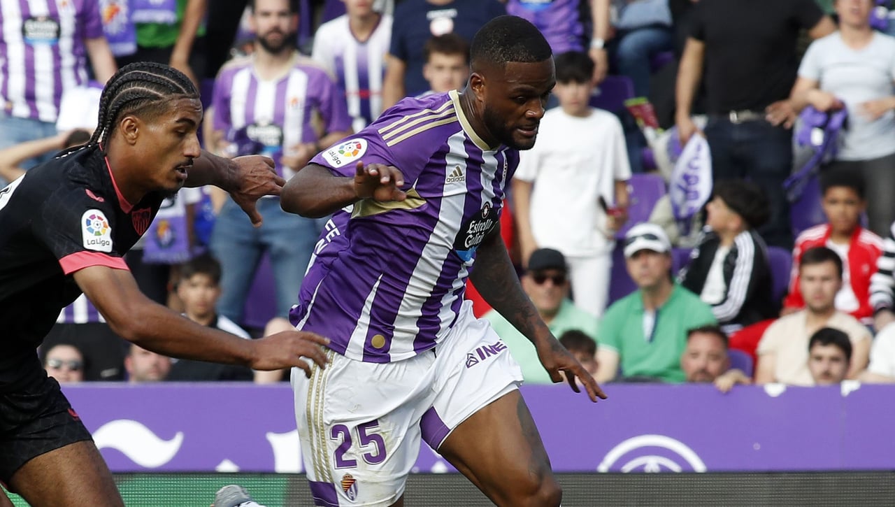 Betis y Valencia sondean a Cyle Larin: dos problemas en su fichaje