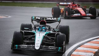 Carlos Sainz da el espectáculo y Alonso minimiza daños en la fiesta de Norris 