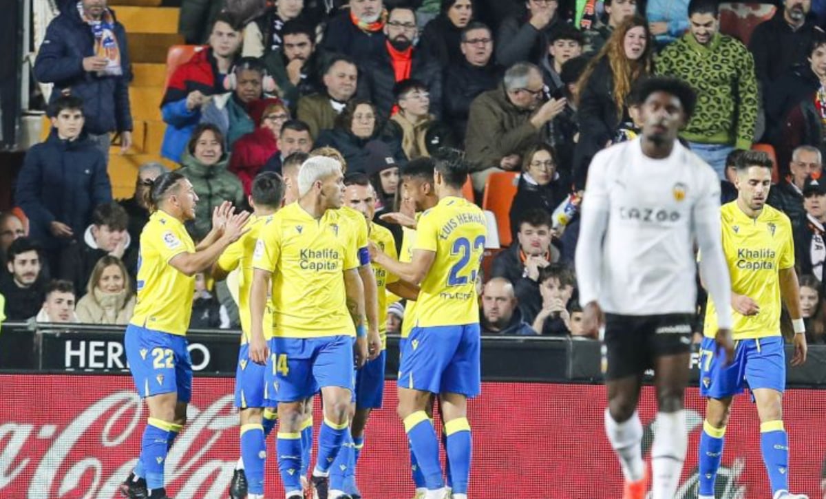 Valencia 0-1 Cádiz: carbón en Mestalla y oro para los cadistas
