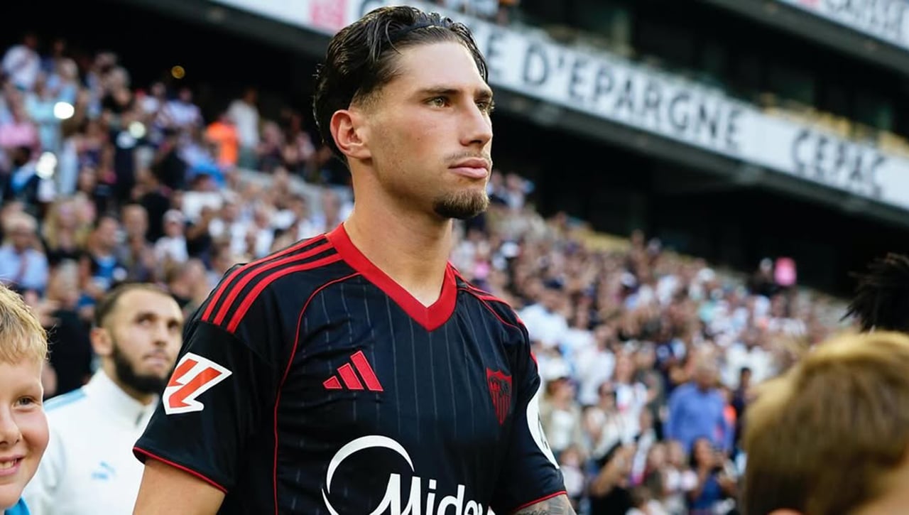 Negociación abierta para la salida de Carmona del Sevilla