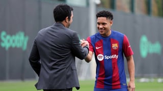 Deco se hace el loco con Vitor Roque, se pone de su parte y habla de su regreso