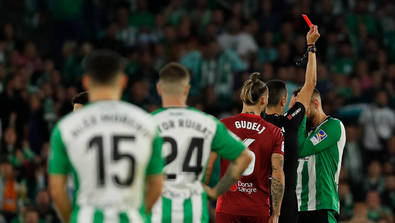 Autocrítica, toda, pero lo de las tarjetas al Betis clama al cielo
