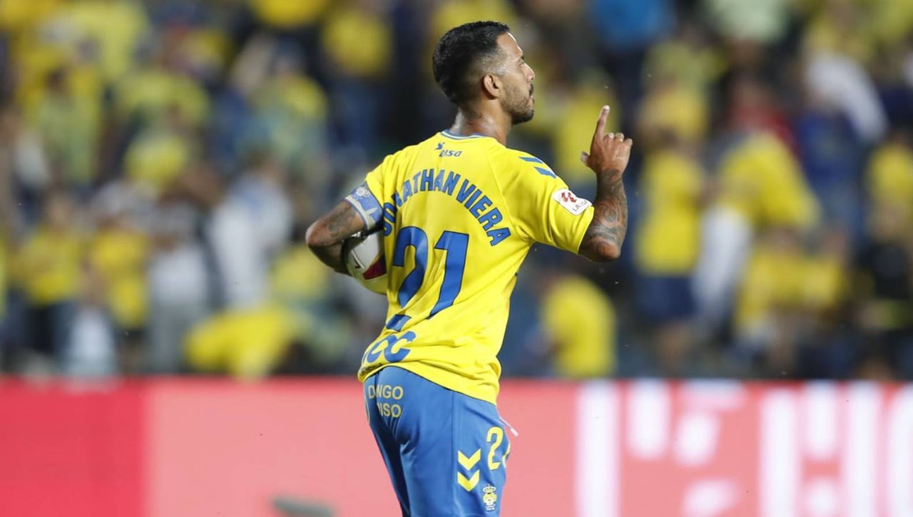 El pulso Jonathan Viera-García Pimienta continúa, el jugador se autodescarta