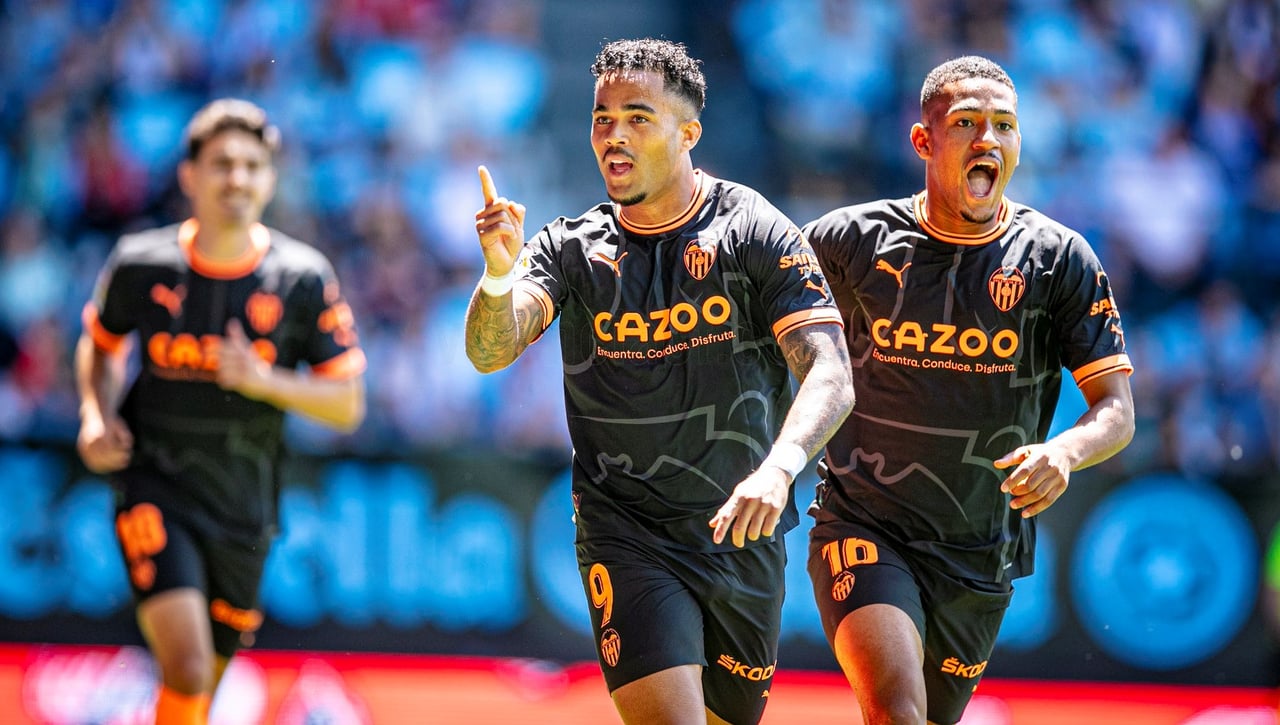 El futuro de Justin Kluivert, en el aire