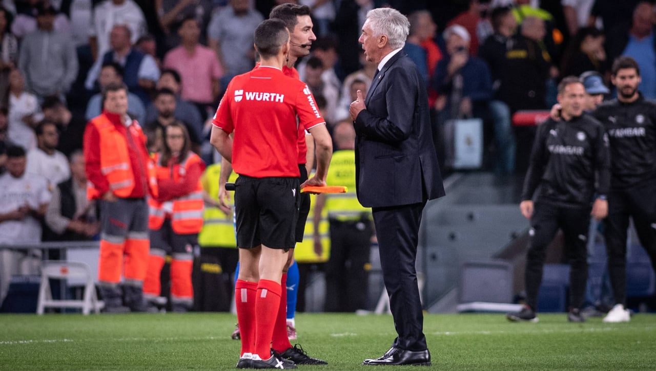 El Real Madrid protesta 'por no poder protestar' y el Alavés responde indignado por las dos rojas perdonadas