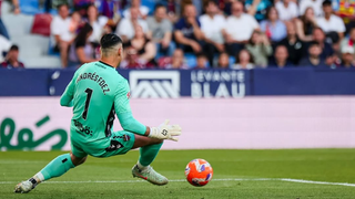 Giro en el fichaje de Andrés Fernández 