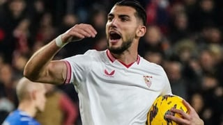 Rafa Mir da un toque a Quique en el momento justo