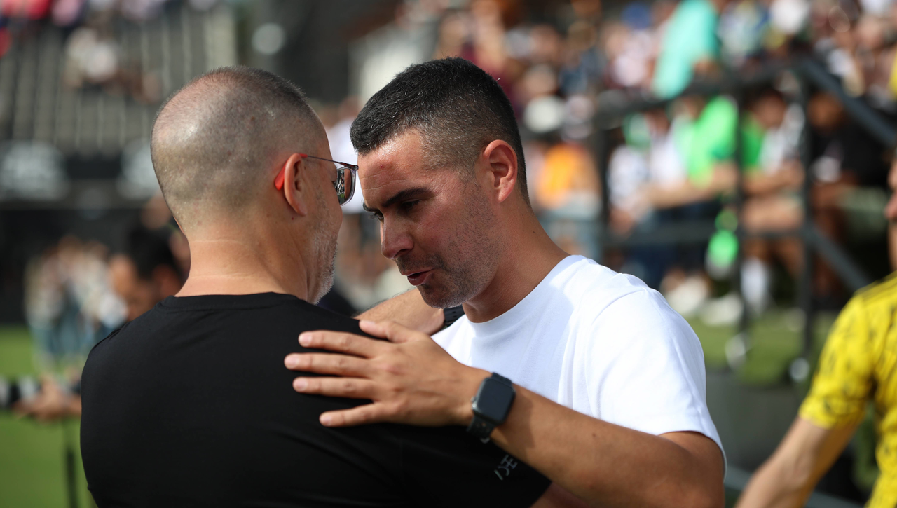 José Juan Romero opina sobre el despido del entrenador del Mirandés y manda un mensaje a Jesús Galván: "No le puedo desear el bien total"