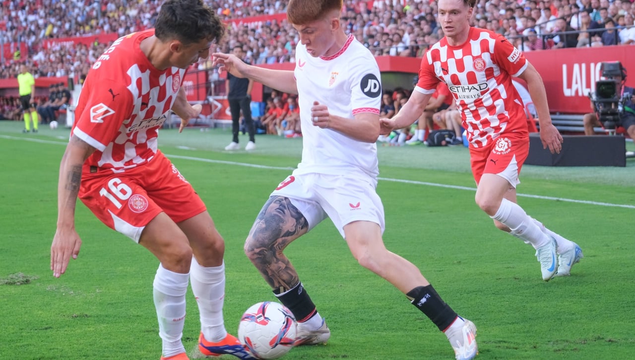 Barco revoluciona al Sevilla en su debut a pesar de su despiste en el gol de Iván Martín