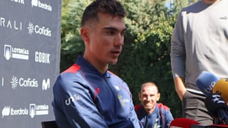 Alejandro Valverde da un tirón de orejas a Juan Ayuso