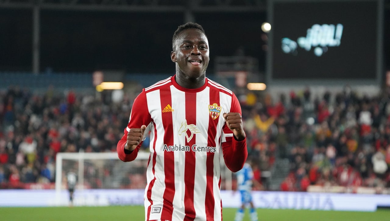 El joven talento que el Almería robó al Manchester United y ahora se acerca al Málaga