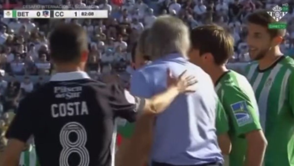 La tángana final entre Colo Colo y Betis: Pellegrini salta al campo, se encara al árbitro y acaba expulsado