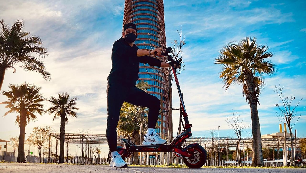 El otro gran reencuentro de Álex Moreno en Sevilla: "¡Cuantísimo te he echado de menos!"