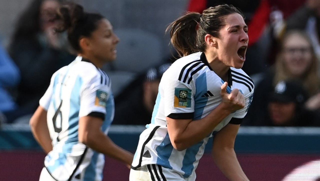 Argentina rescata un punto, Inglaterra ya está en octavos y China sigue con vida