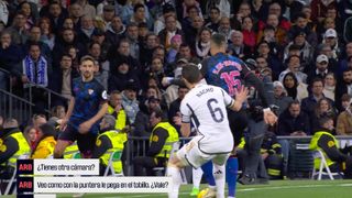 Así fue el diálogo con el VAR en la acción más polémica del Real Madrid - Sevilla: el gol anulado a Lucas Vázquez