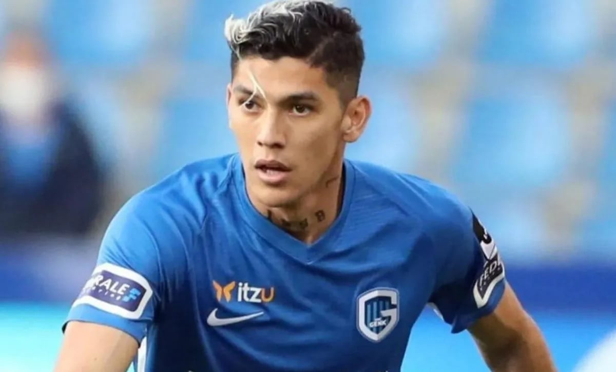 Un internacional mexicano para suplir a Álex Moreno